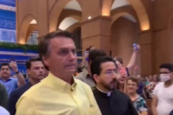 Presidente Jair Bolsonaro na Catedral Basílica de Nossa Senhora Aparecida