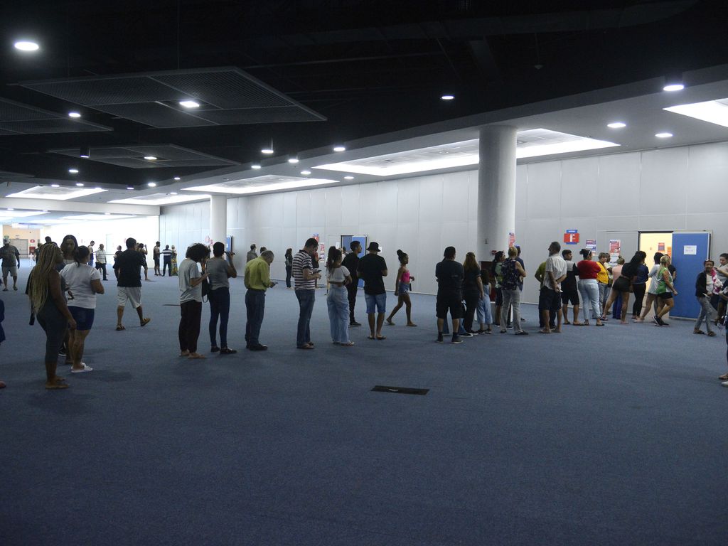 Filas e espera marcaram a manhã deste domingo (2) de eleições