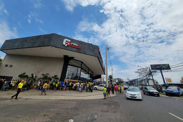 Fila em frigorífico de Goiânia Fila em frigorífico de Goiânia