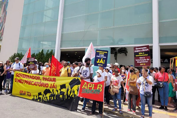 Serão beneficiados com R$ 69,8 milhões, 10.247 educadores da rede básica que não possuem mais vínculo com o Estado
