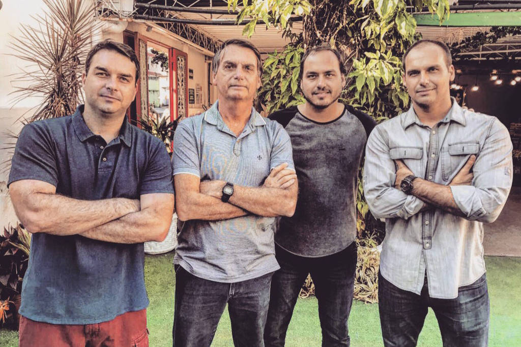 Flávio, Jair, Carlos e Eduardo Bolsonaro Flávio, Jair, Carlos e Eduardo Bolsonaro