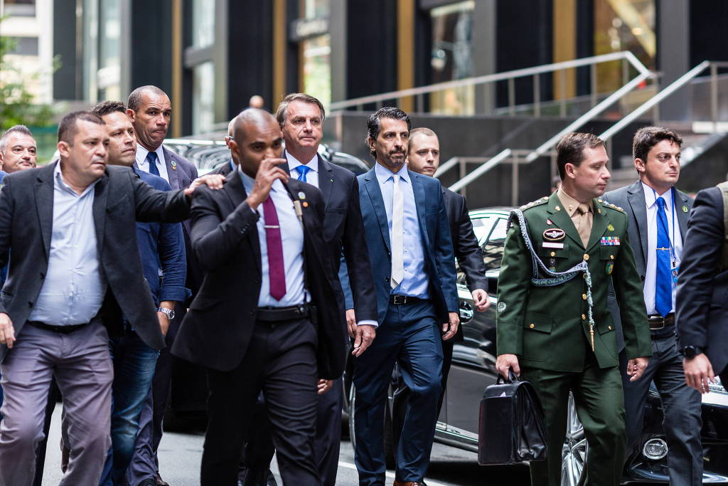 Tenente-coronel Mauro Cid é alvo de investigações no STF; auxiliares dizem que mudança para Goiás já estava prevista