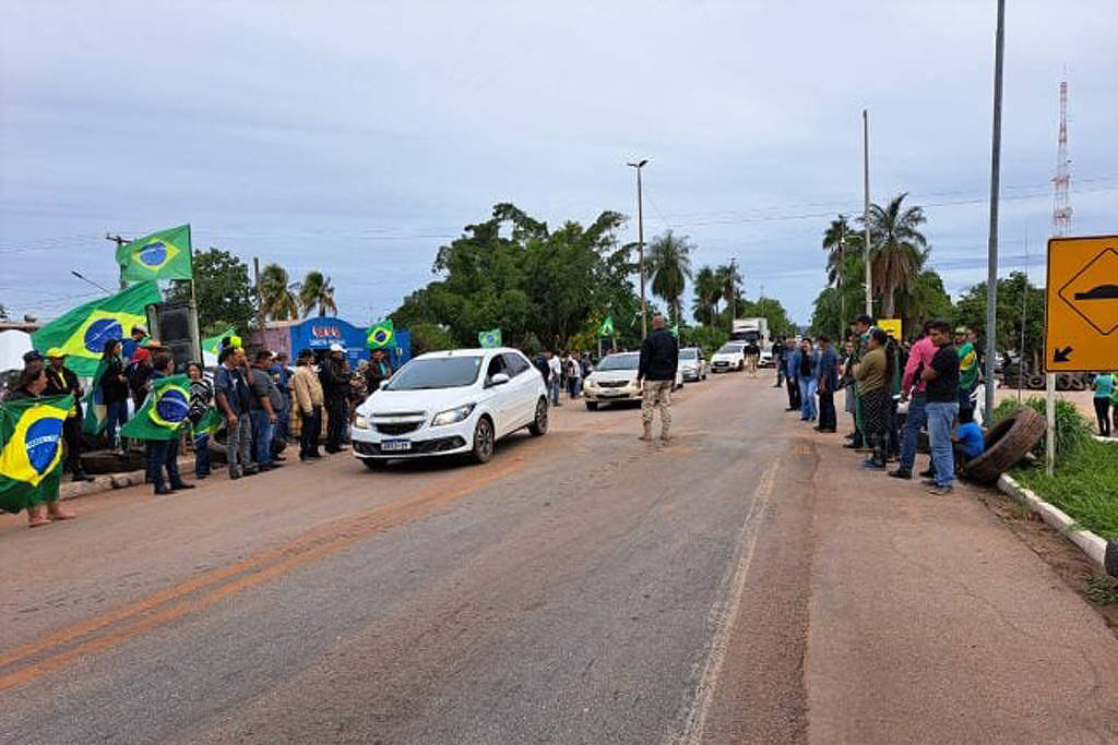 Interdição em rodovia do Mato Grosso promovido por apoiadores de Bolsonaro