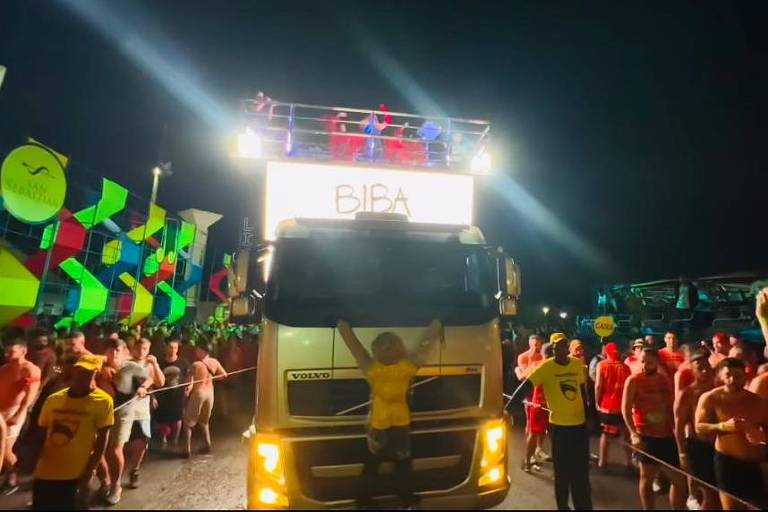 Apoiadora de Lula, cantora em show brincou sobre meme