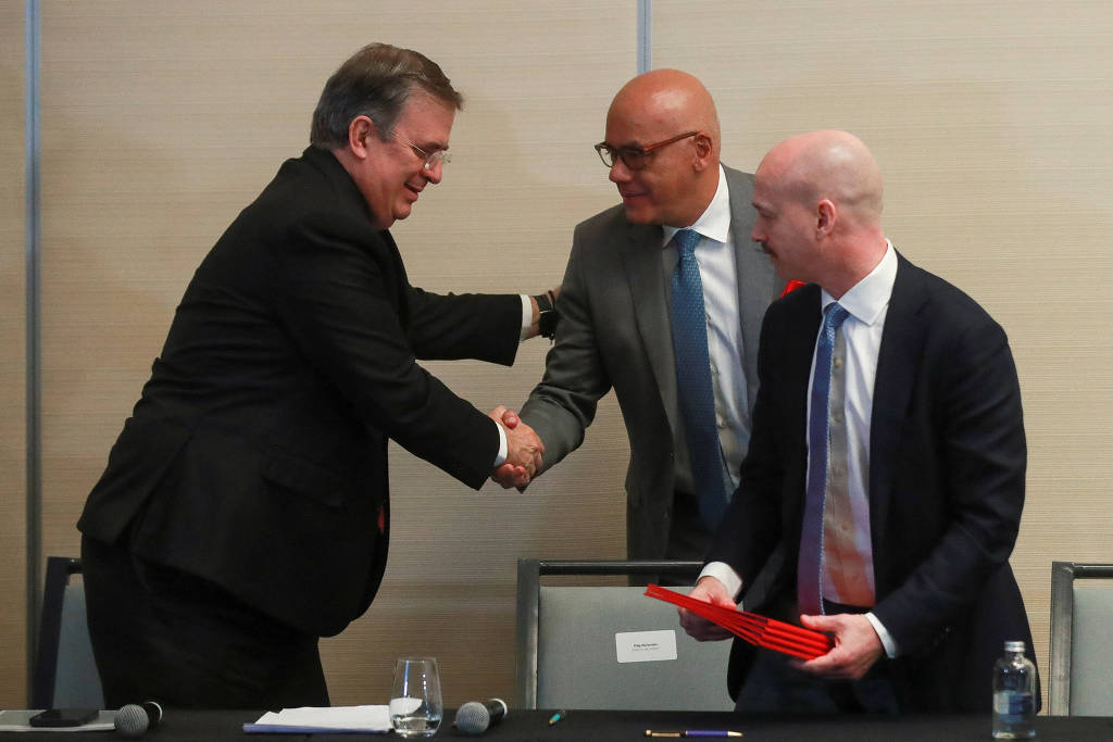 Após avanço no dialogo, sediado no México, EUA flexibilizam regras de importação do petróleo do país pela Chevron Após avanço no dialogo, sediado no México, EUA flexibilizam regras de importação do petróleo do país pela Chevron
