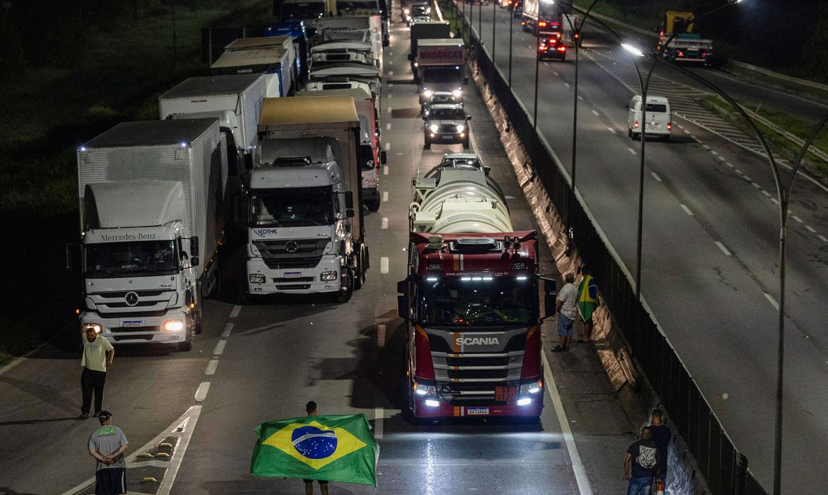 Manifestantes se dizem contra o resultado das eleições presidenciais