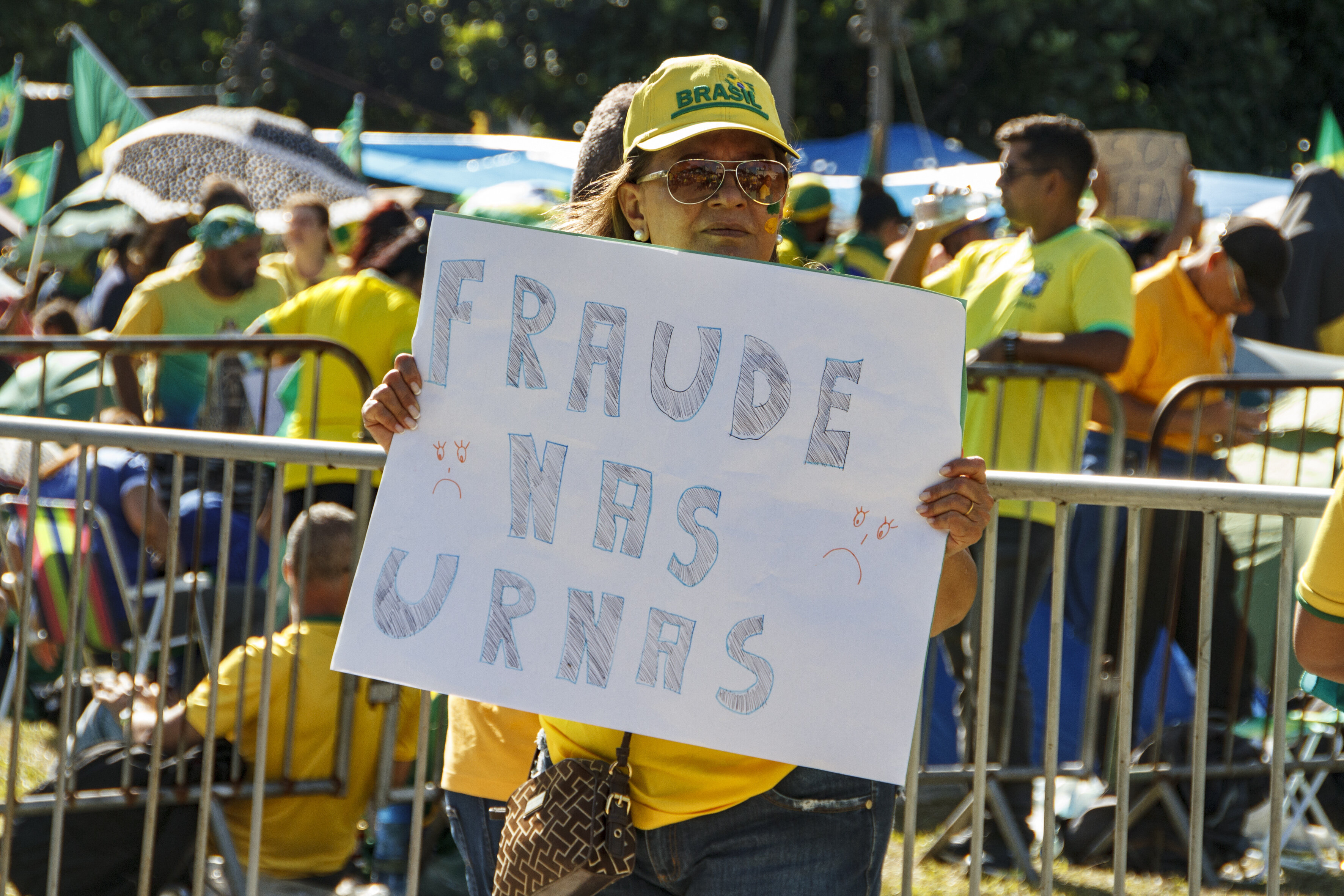 Apoiadores radicais do presidente Jair Bolsonaro pedem um golpe militar para impedir a posse de Lula em 1º de janeiro