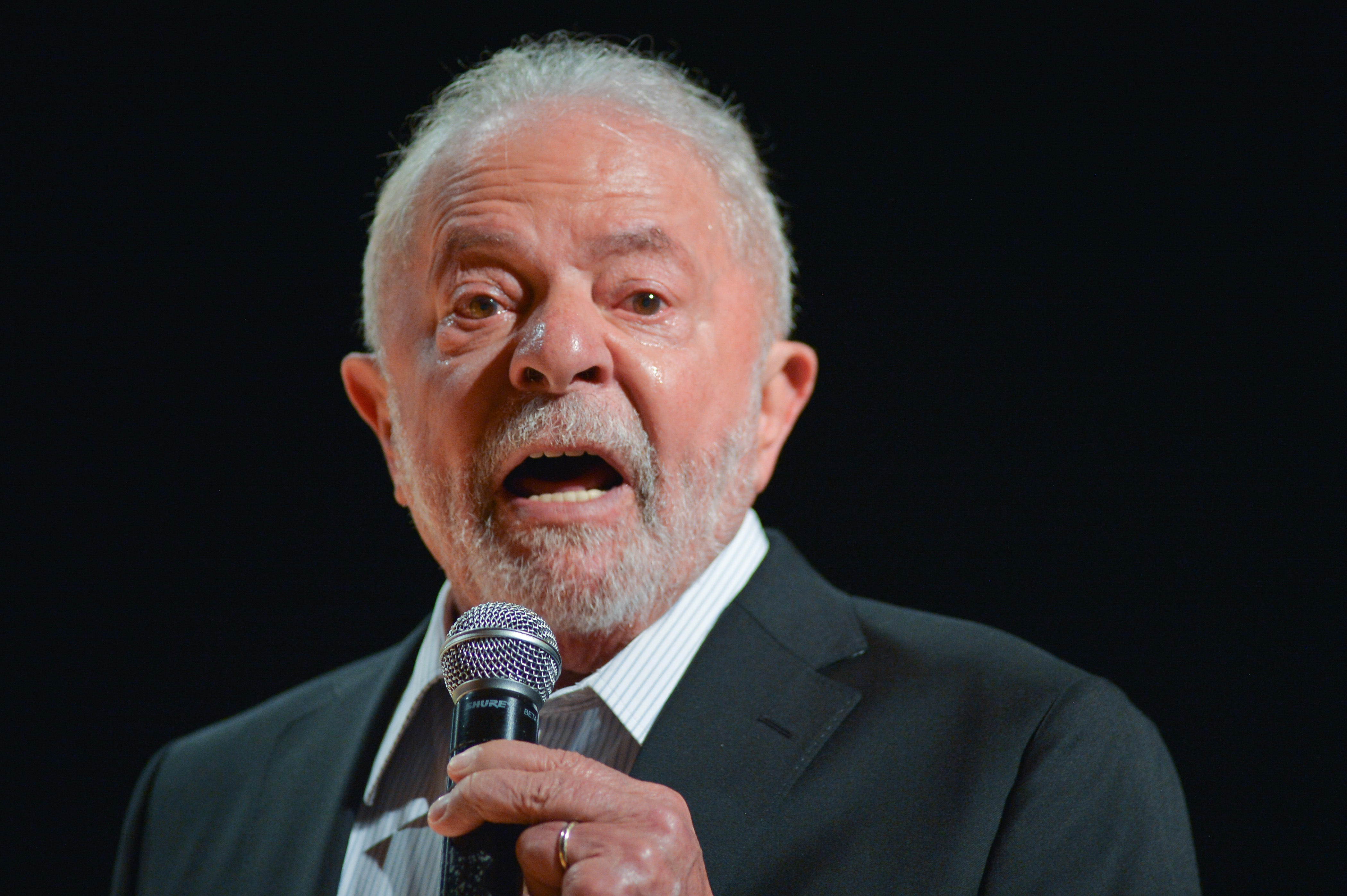 Presidente eleito, Luiz Inácio Lula da Silva (PT), em encontro com parlamentares aliados e integrantes da equipe de transição