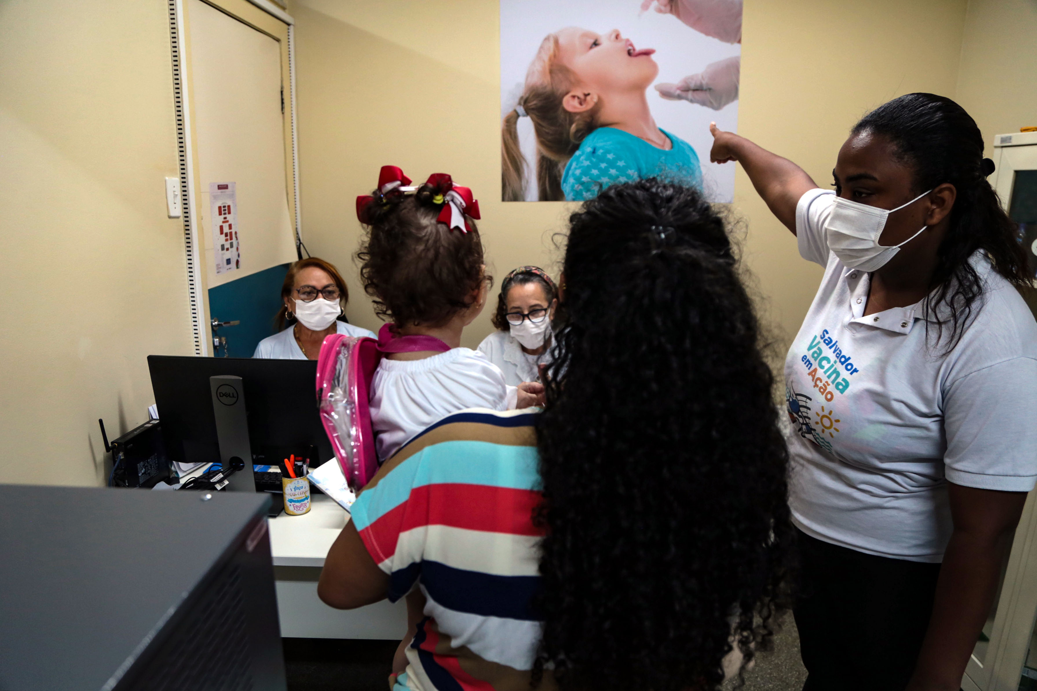 As doses continuam sendo disponibilizadas nas unidades de saúde de Salvador de segunda a sexta-feira, exceto feriados As doses continuam sendo disponibilizadas nas unidades de saúde de Salvador de segunda a sexta-feira, exceto feriados