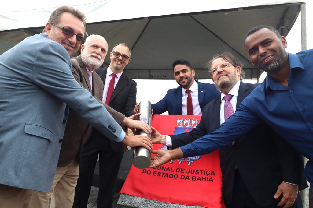 Com um investimento no valor de mais de 20 milhões de reais, o novo Fórum será construído no bairro Vila Alzira e tem expectativa de gerar mais de 200 empregos diretos Com um investimento no valor de mais de 20 milhões de reais, o novo Fórum será construído no bairro Vila Alzira e tem expectativa de gerar mais de 200 empregos diretos