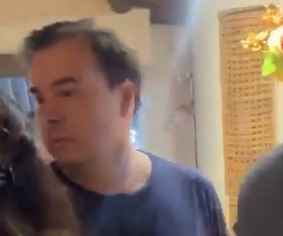 O ex-presidente da Câmara requereu à Justiça que os condene por injúria e difamação pelas ofensas que recebeu em público