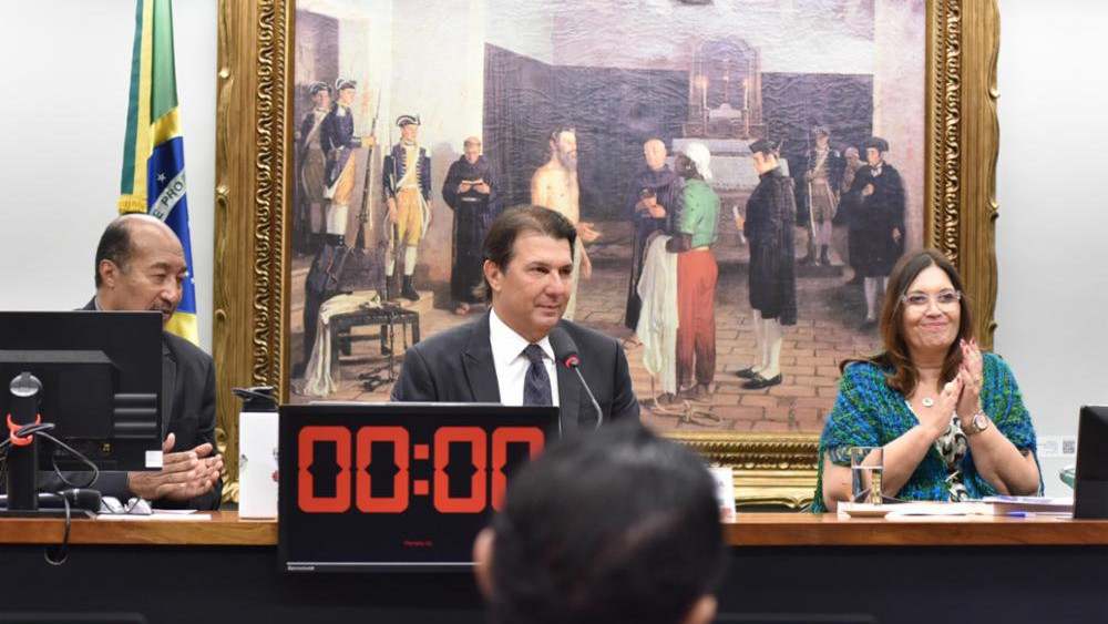 Segundo o deputado federal, "as autoridades brasileiras não podem permitir que esse crime diante das câmeras de TV fique impune"