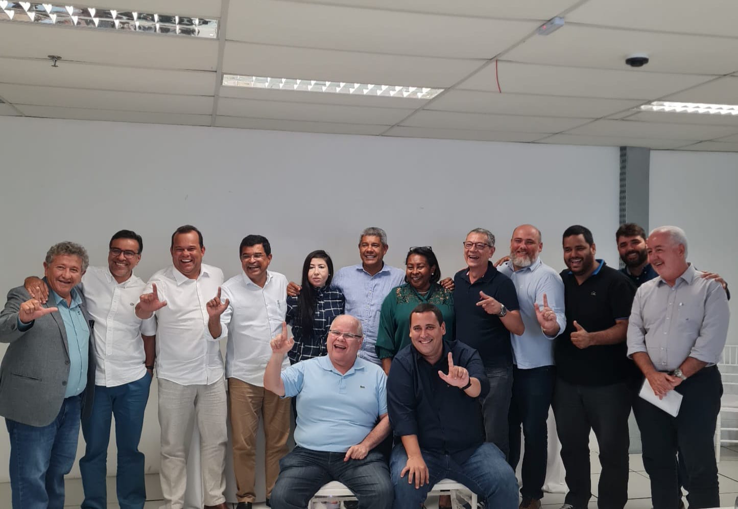 Jerônimo Rodrigues e Geraldo Júnior se reuniram com presidentes e dirigentes dos partidos aliados na manhã desta segunda-feira (7), em Salvador
