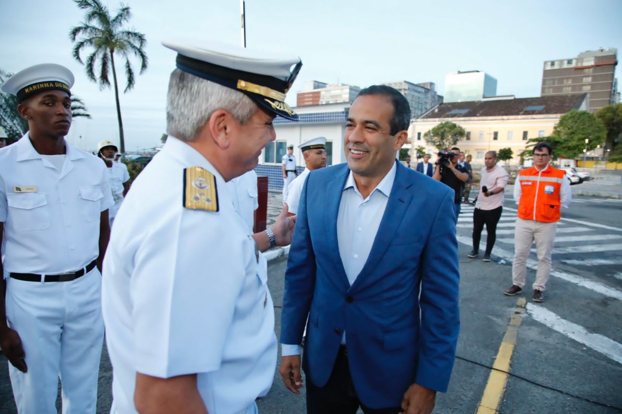 O prefeito Bruno Reis assinou, nesta quinta-feira (17), a ordem de serviço para o início das obras nas ruas da Conceição da Praia, Manoel Vitorino, e da Praça Irmãos Pereira O prefeito Bruno Reis assinou, nesta quinta-feira (17), a ordem de serviço para o início das obras nas ruas da Conceição da Praia, Manoel Vitorino, e da Praça Irmãos Pereira