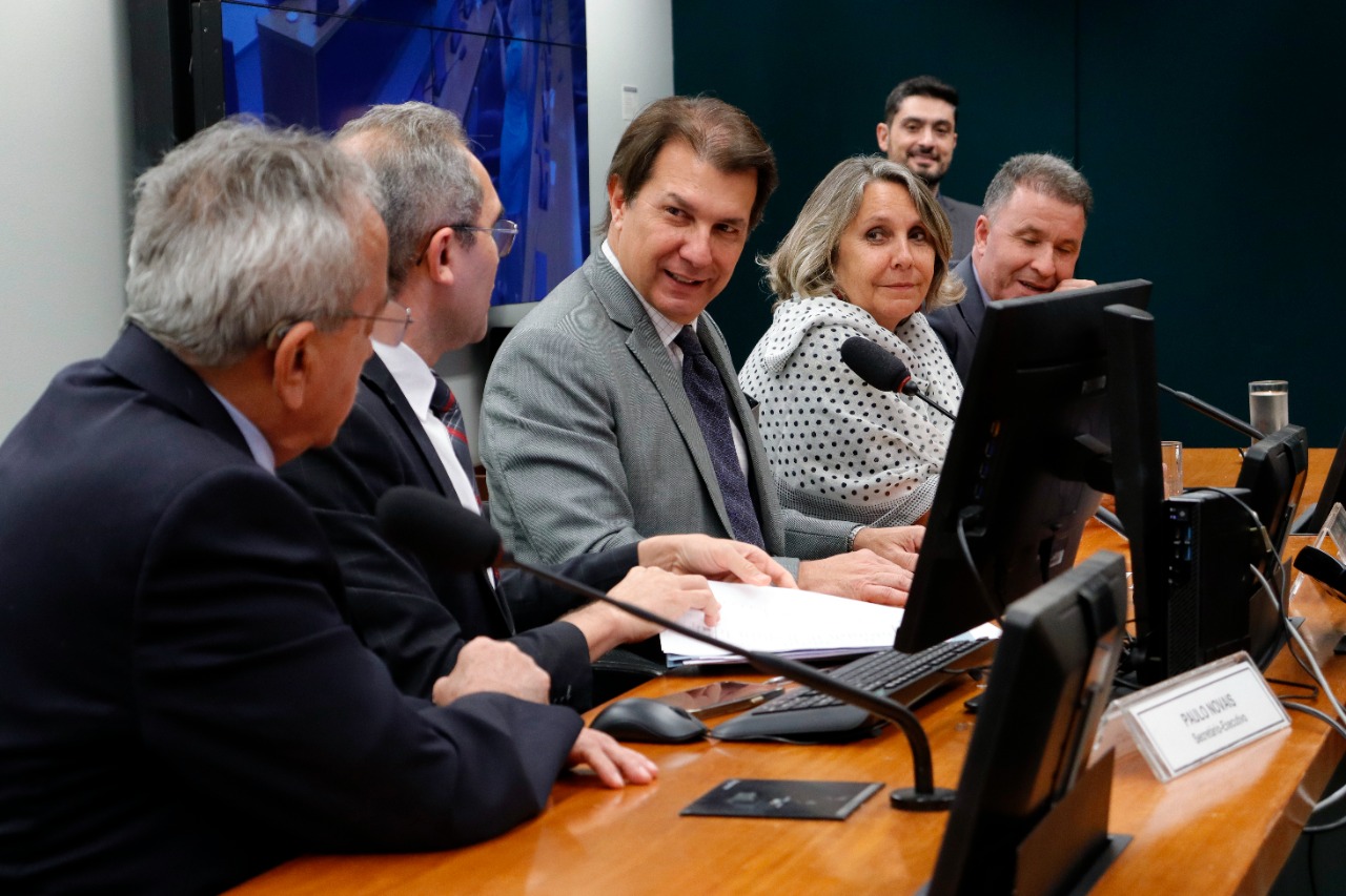 Comissão vai analisar a Proposta de Emenda à Constituição (PEC 142/2015)