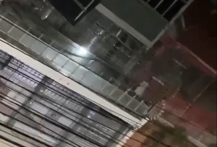 Se já não bastassem os frequentes assaltos em plena luz do dia nos pontos de ônibus, à noite, o arrombamento e roubo de imóveis tornaram-se também contumazes