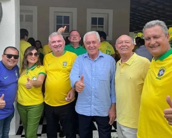 Coronel assistiu ao jogo da Seleção no Palácio de Ondina 