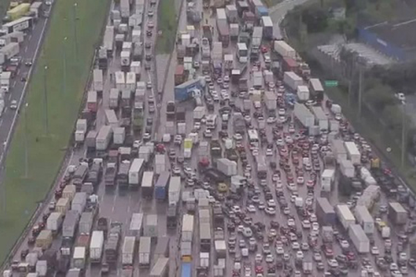 Empresários enviam funcionários e bancam despesas para inflar atos antidemocráticos