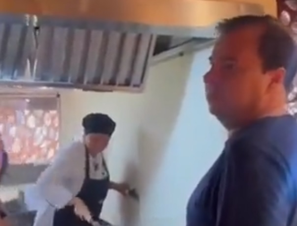 Rodrigo Maia e a esposa são hostilizados em hotel na Bahia Rodrigo Maia e a esposa são hostilizados em hotel na Bahia