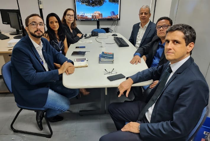 O objetivo do PNUD é o de contribuir para o desenvolvimento humano, o combate à pobreza e o crescimento dos países nas áreas prioritárias O objetivo do PNUD é o de contribuir para o desenvolvimento humano, o combate à pobreza e o crescimento dos países nas áreas prioritárias