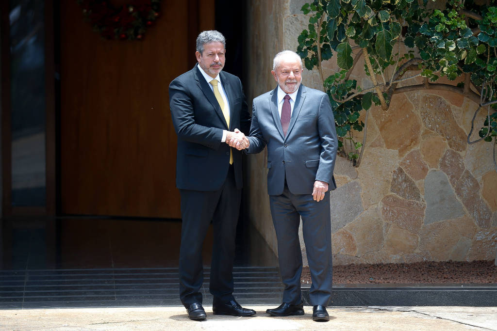 O presidente eleito, Luiz Inácio Lula da Silva (PT), e o presidente da Câmara, Arthur Lira (PP-AL)
