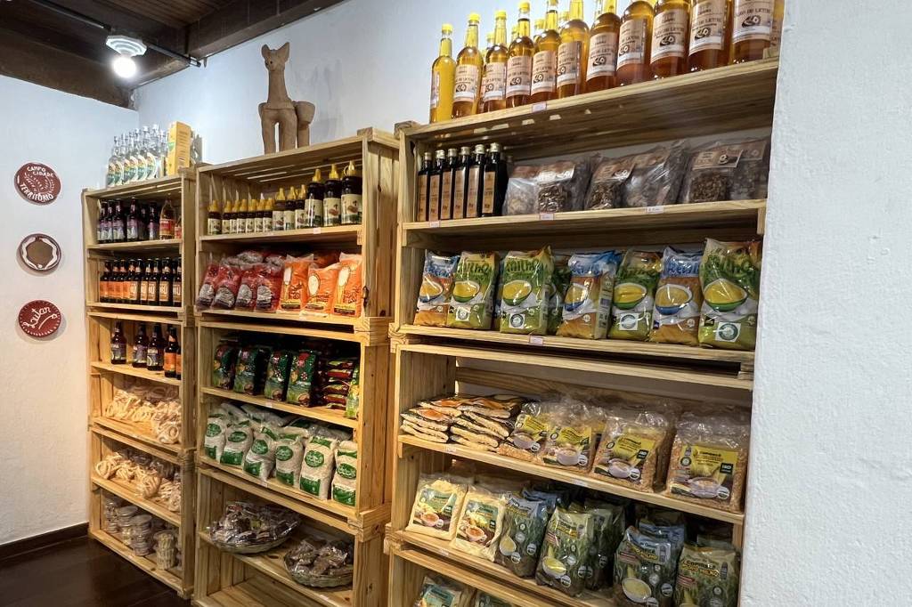 Loja Raízes do Brasil, em Salvador, que ajuda a escoar alimentos de pequenos agricultores e produtores de agricultura familiar