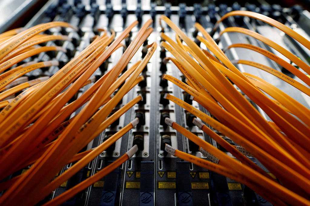 Cabos de fibra ótica em central telefônica; projetos incentivados pela Emprepii miram biocombustíveis, energia, conectividade, nanotecnologia, inteligência artificial e visão computacional Cabos de fibra ótica em central telefônica; projetos incentivados pela Emprepii miram biocombustíveis, energia, conectividade, nanotecnologia, inteligência artificial e visão computacional