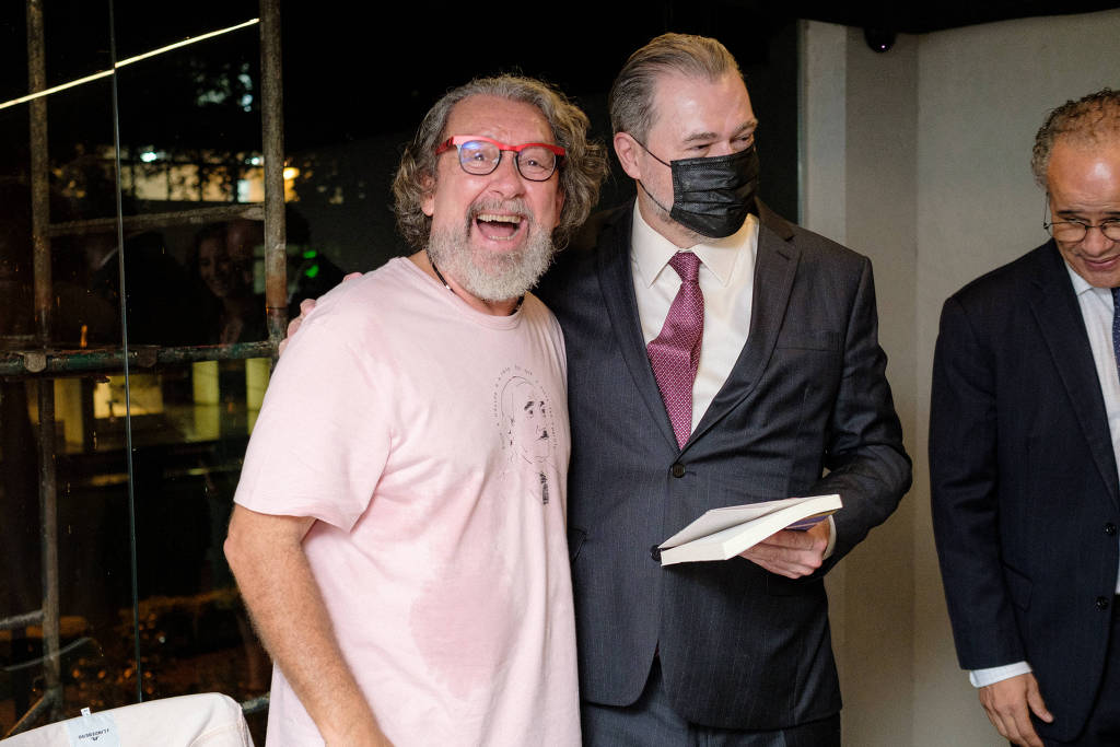 Kakay recebe o ministro do STF Dias Toffoli para o lançamento de seu livro 'Muito Além do Direito', no restaurante Fuego, em Brasília