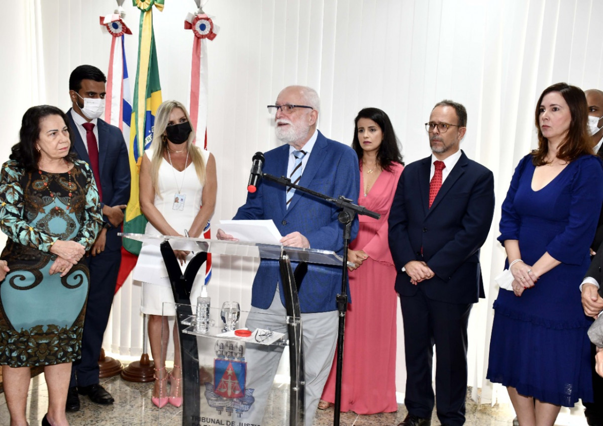 A solenidade reuniu autoridades, familiares e amigos do Magistrado recém-empossado