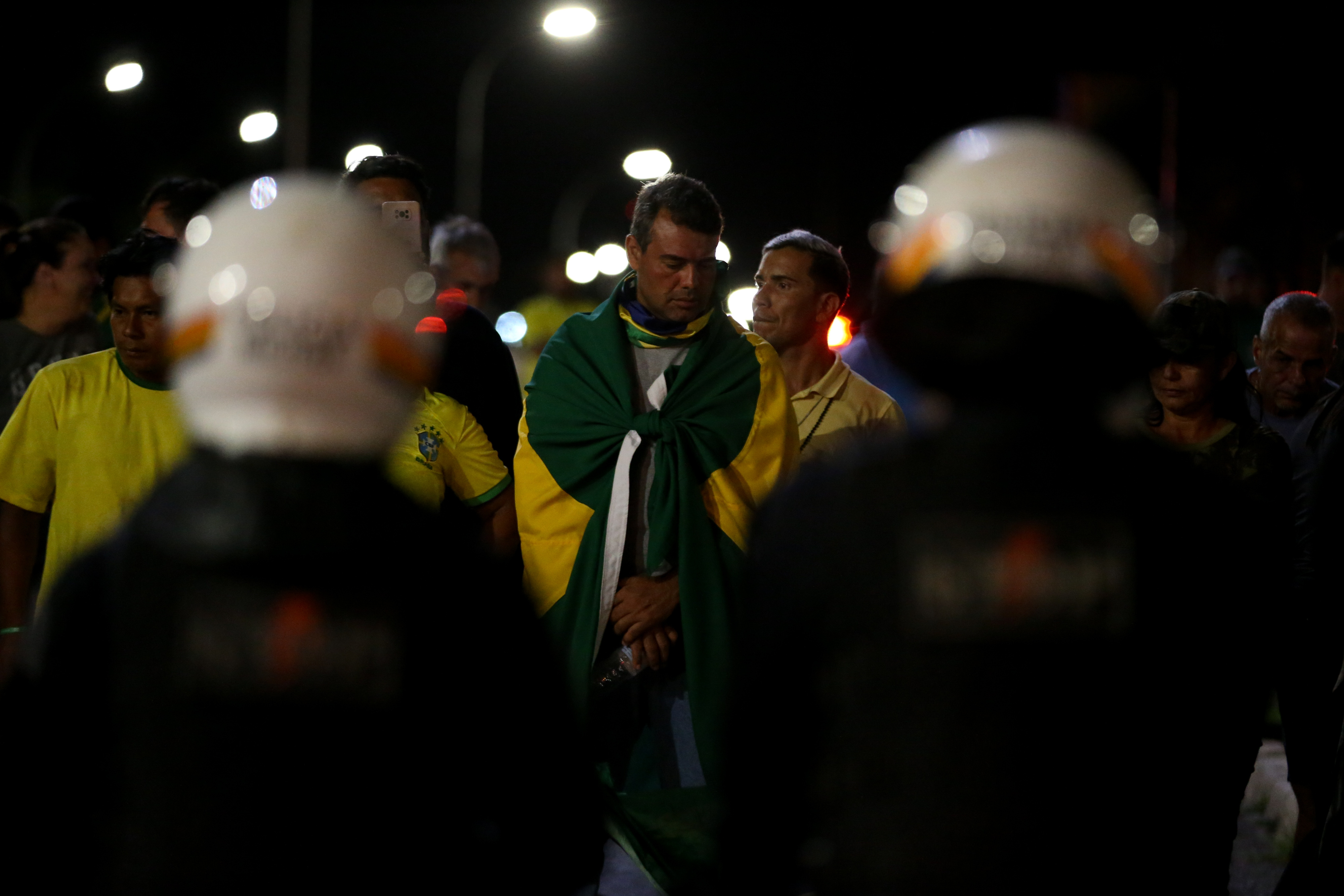 Governo do DF diz buscar bolsonaristas e que irá responsabilizá-los por vandalismo Governo do DF diz buscar bolsonaristas e que irá responsabilizá-los por vandalismo