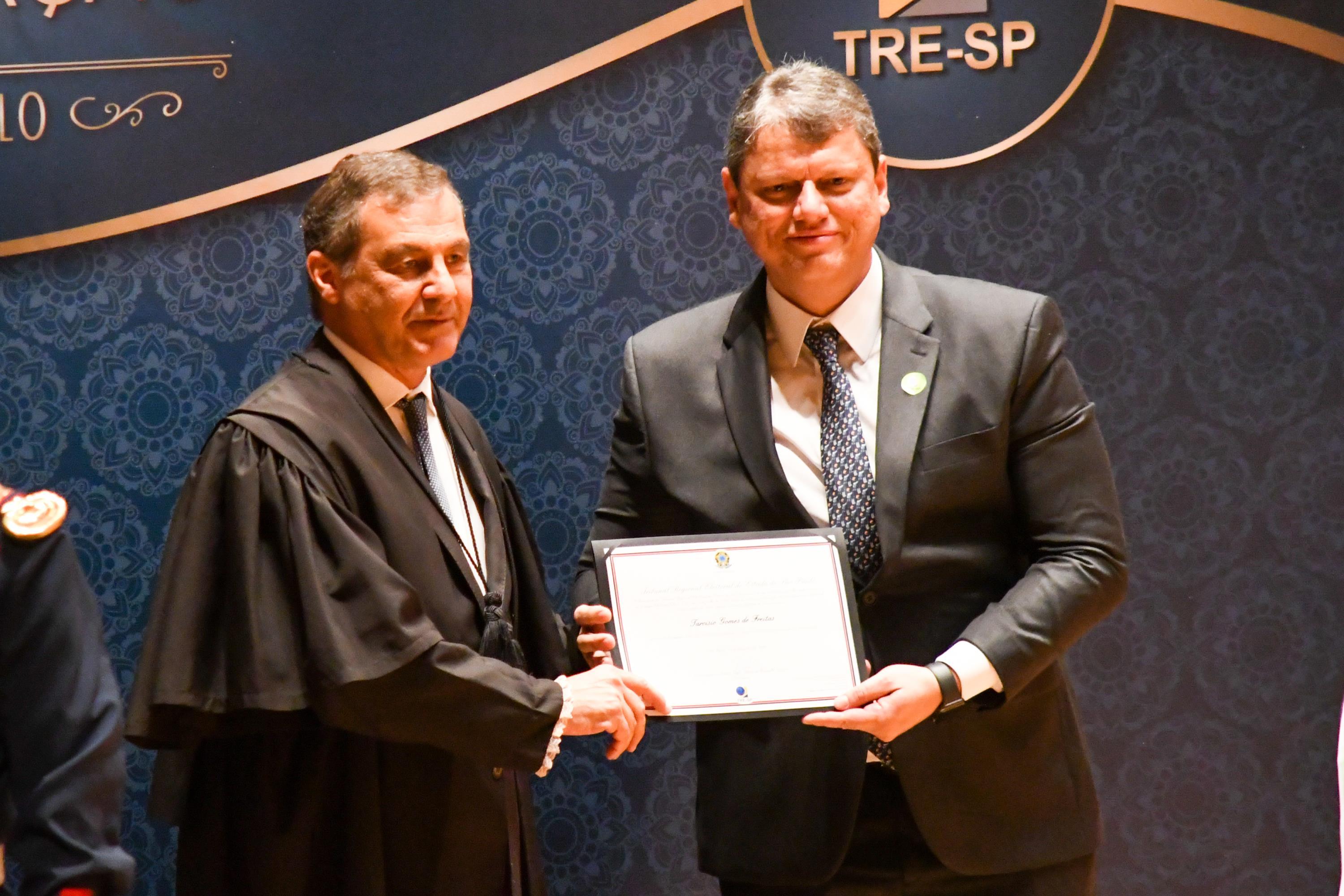 O governador eleito de São Paulo, Tarcísio de Freitas (Republicanos) em cerimônia de diplomação na sala São Paulo, no centro da cidade, após vencer eleição contra Fernando Haddad (PT) e encerrar 28 anos de administração tucana O governador eleito de São Paulo, Tarcísio de Freitas (Republicanos) em cerimônia de diplomação na sala São Paulo, no centro da cidade, após vencer eleição contra Fernando Haddad (PT) e encerrar 28 anos de administração tucana