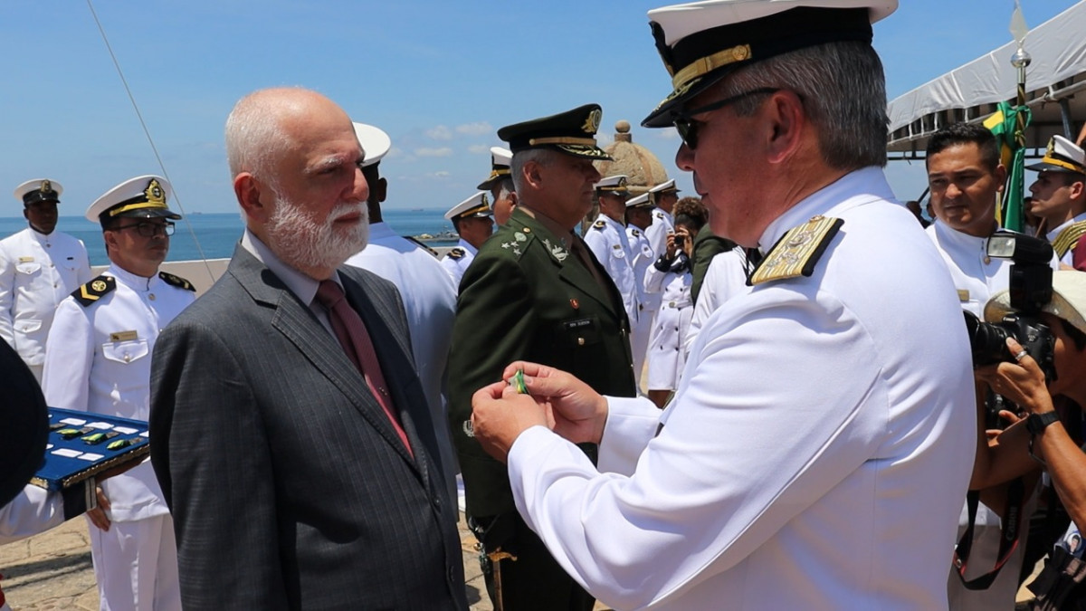 A cerimônia também agraciou diversas autoridades militares do Exército, da Marinha, da Aeronáutica e o Arcebispo de Salvador