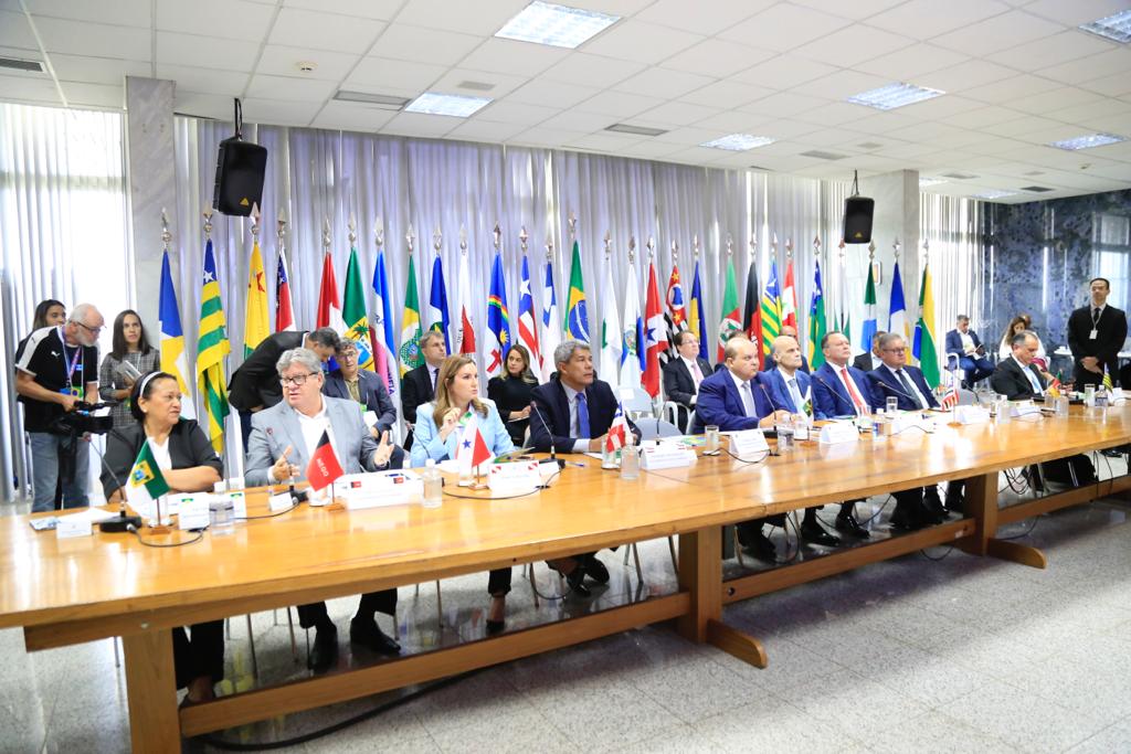 O encontro aconteceu na manhã desta terça-feira (13), no Palácio do Buriti