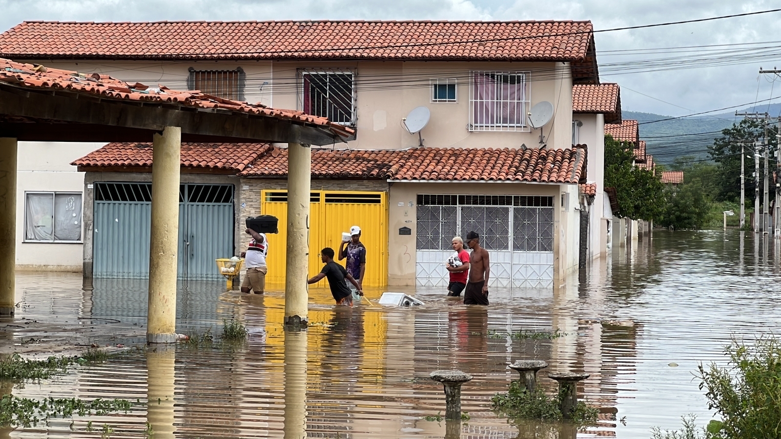 Cidade de Jequié ficou inundada com a vazão da Barragem da Pedra