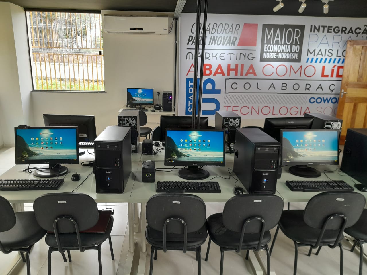 Com objetivo de fomentar o empreendedorismo e a inovação, a pasta já entregou 16 ambientes por toda Bahia