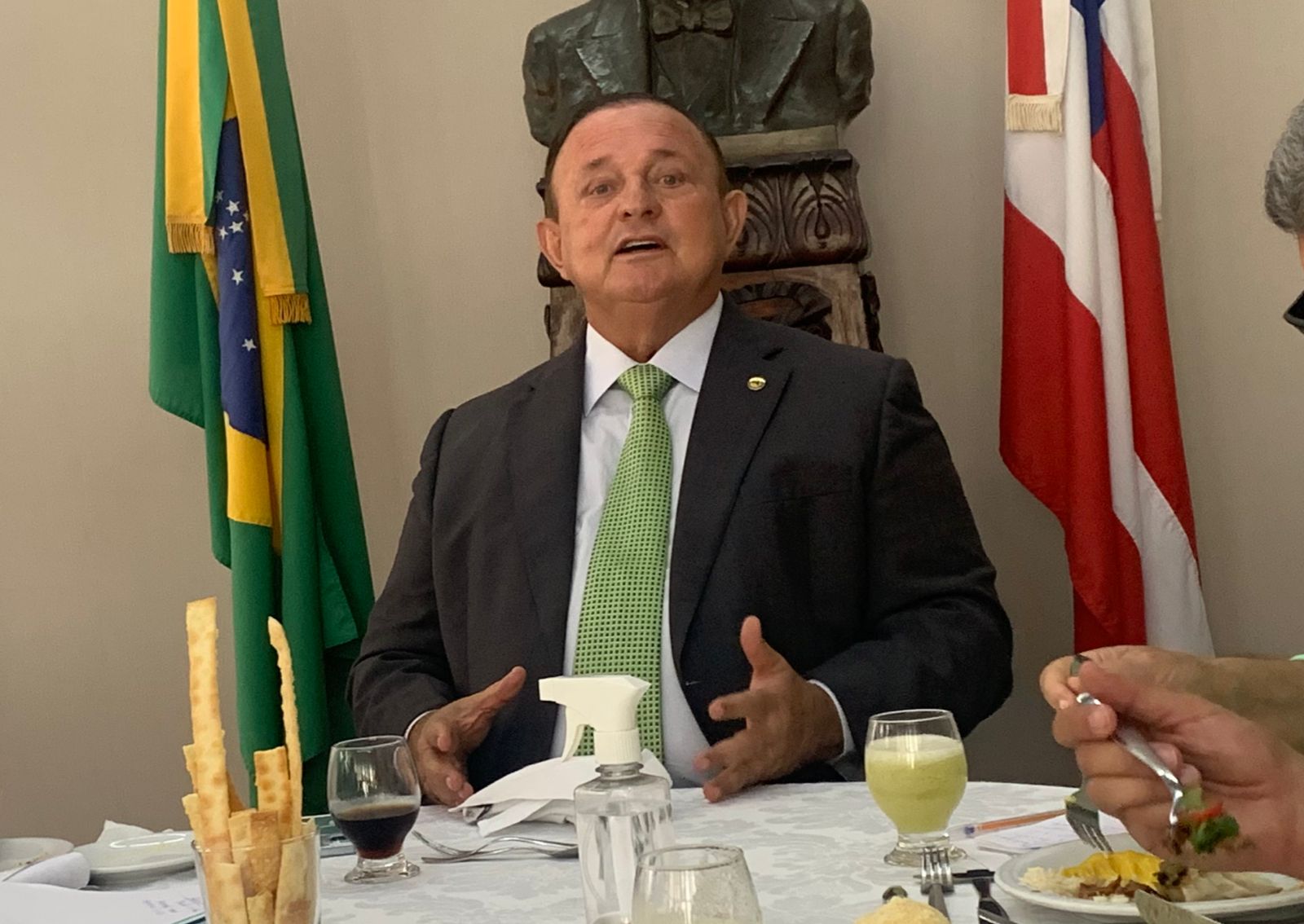 Presidente da Alba, deputado Adolfo Menezes (PSD)