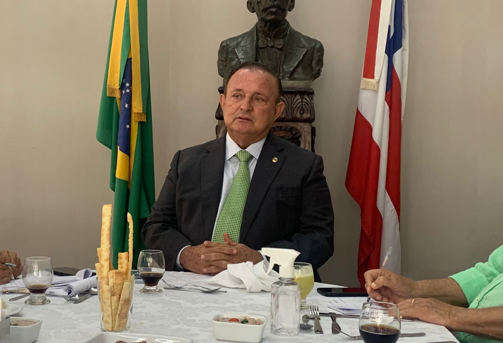 Adolfo Menezes é presidente da Assembleia Legislativa da Bahia