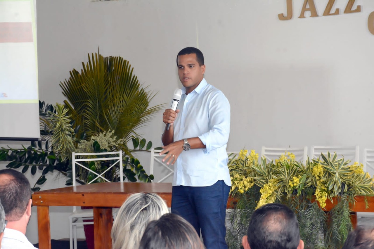Na semana passada, Thiancle apresentou em Brasília ao Gabinete de Transição experiências de sucesso e boas práticas executadas por consórcios baianos Na semana passada, Thiancle apresentou em Brasília ao Gabinete de Transição experiências de sucesso e boas práticas executadas por consórcios baianos