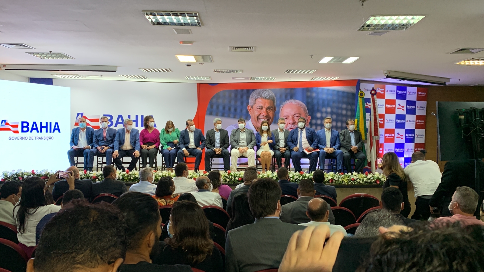 O anúncio foi feito em conversa com a imprensa na tarde desta segunda-feira 