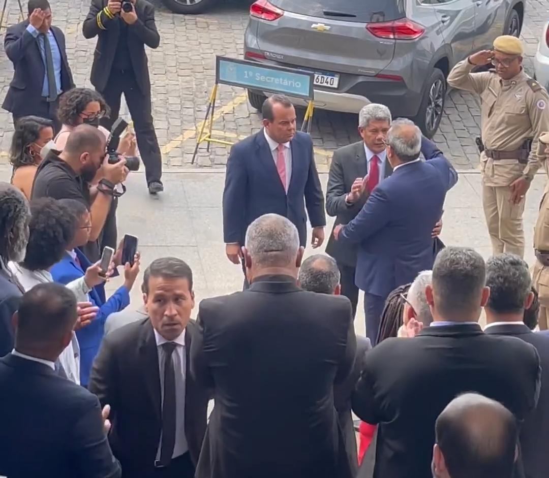 O petista foi recepcionado por Geraldo Júnior e por lideranças partidárias do governo