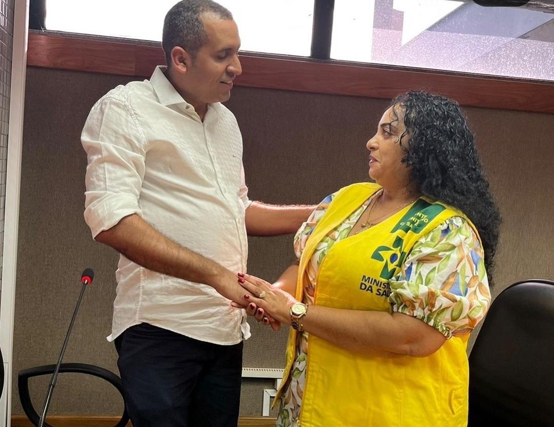 Tum e a suplente Valda, que será deputada apenas por um mês