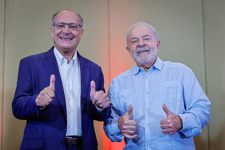 O presidente da República, Luiz Inácio Lula da Silva (PT) ao lado do vice-presidente, Geraldo Alckmin