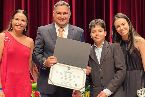 Família de Luciano Araujo marcou presença na cerimônia de diplomação 