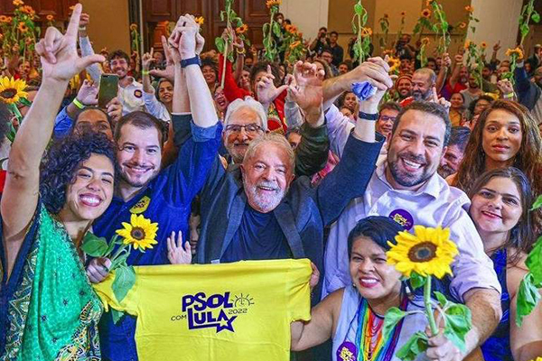 O presidente Lula com parlamentares e integrantes do PSOL O presidente Lula com parlamentares e integrantes do PSOL