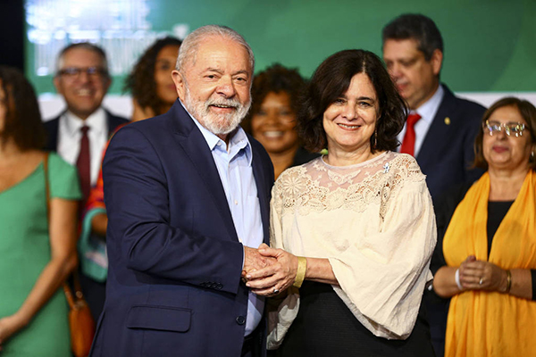 O presidente eleito Luiz Inácio Lula da Silva e a futura ministra da Saúde, Nísia Trindade