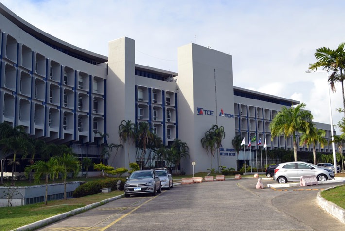 O Relatório também foi publicado no Portal do TCE na Internet (www.tce.ba.gov.br) O Relatório também foi publicado no Portal do TCE na Internet (www.tce.ba.gov.br)