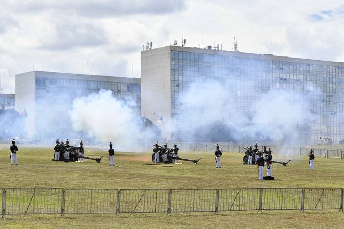 Cerimonial do Senado deve manter os disparos de canhão na posse do presidente eleito Luiz Inácio Lula da Silva (PT)