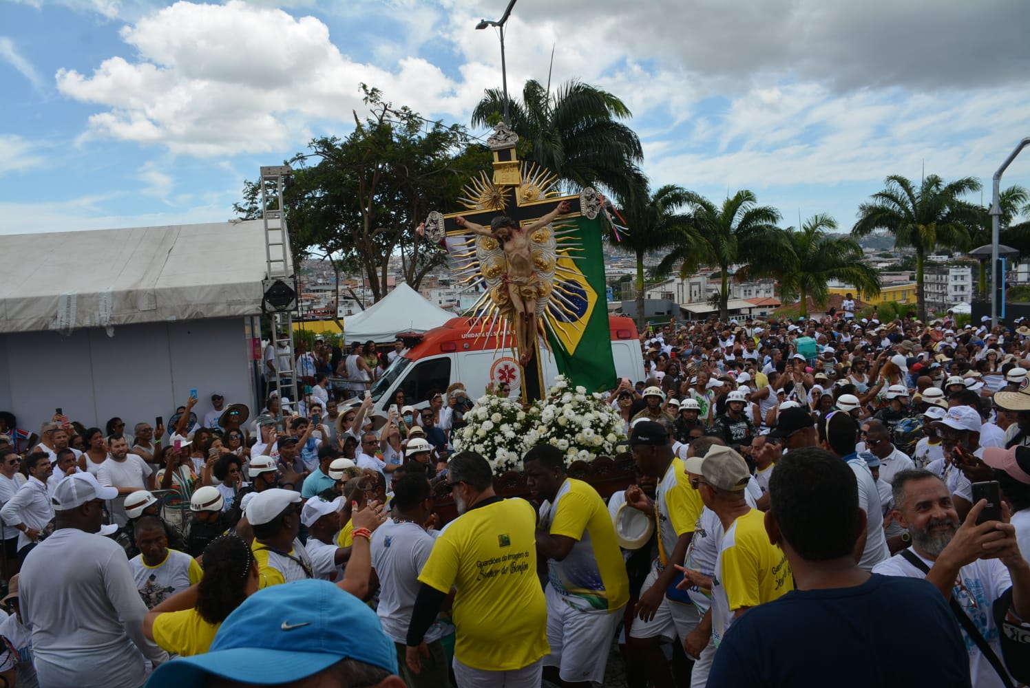 Chegada da imagem do Senhor do Bonfim à Colina Sagrada após dois anos sem o cortejo Chegada da imagem do Senhor do Bonfim à Colina Sagrada após dois anos sem o cortejo