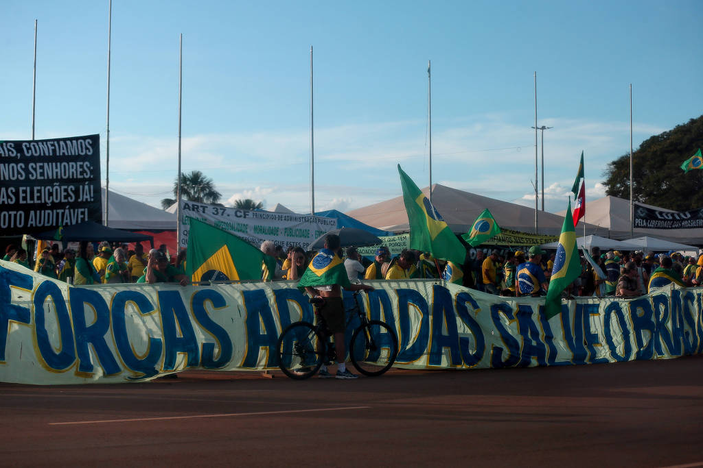Apoiadores do ex-presidente Jair Bolsonaro em acampamento em frente o QG do Exército, em Brasília, no final do ano Apoiadores do ex-presidente Jair Bolsonaro em acampamento em frente o QG do Exército, em Brasília, no final do ano