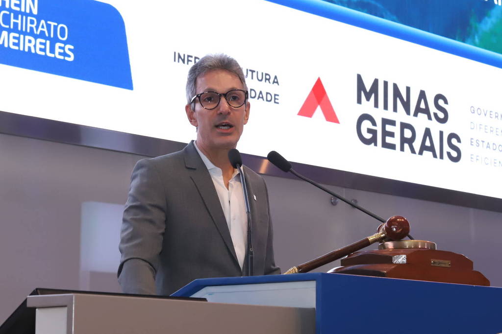 Zema é vaiado e ouve gritos de 'vacina, sim' ao lado de Lula em Minas